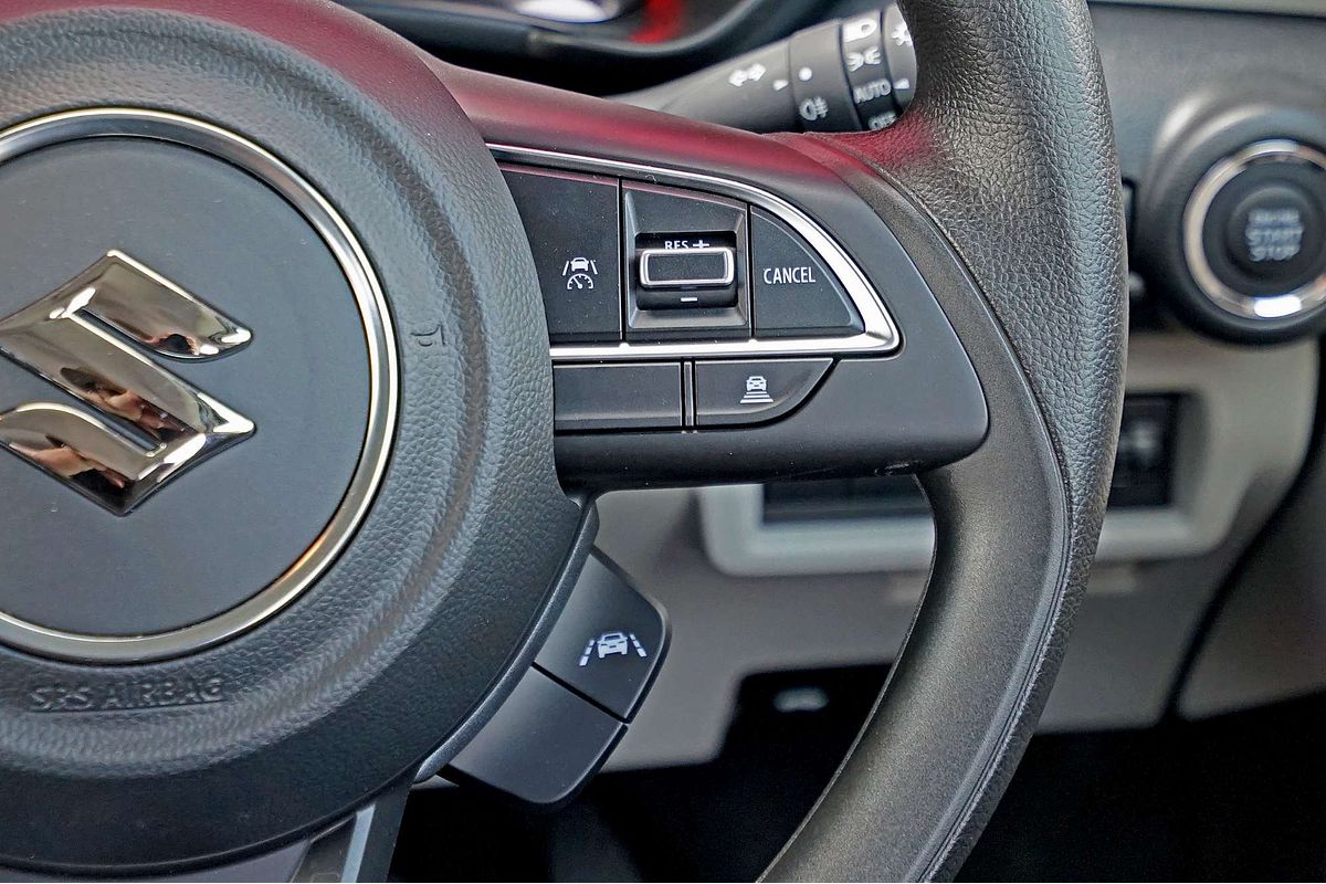 2024 Suzuki Swift Hybrid UZ