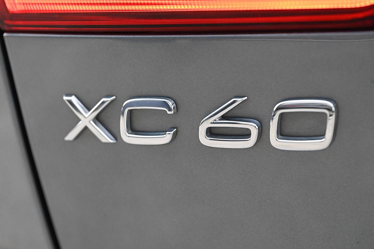 2020 Volvo XC60 T6 R-Design