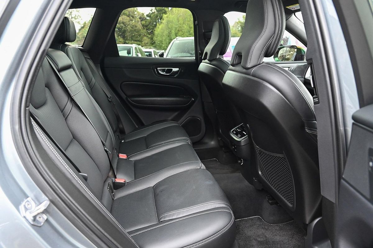 2020 Volvo XC60 T6 R-Design