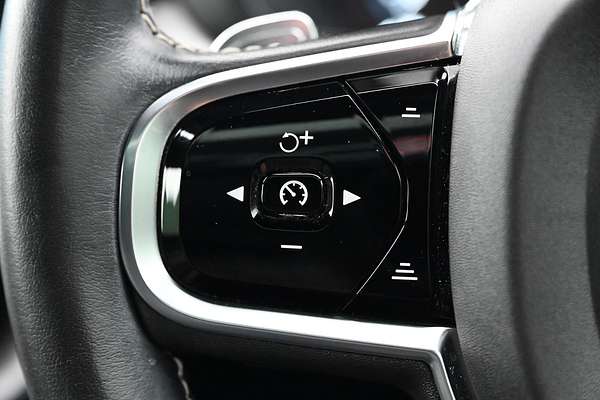 2020 Volvo XC60 T6 R-Design