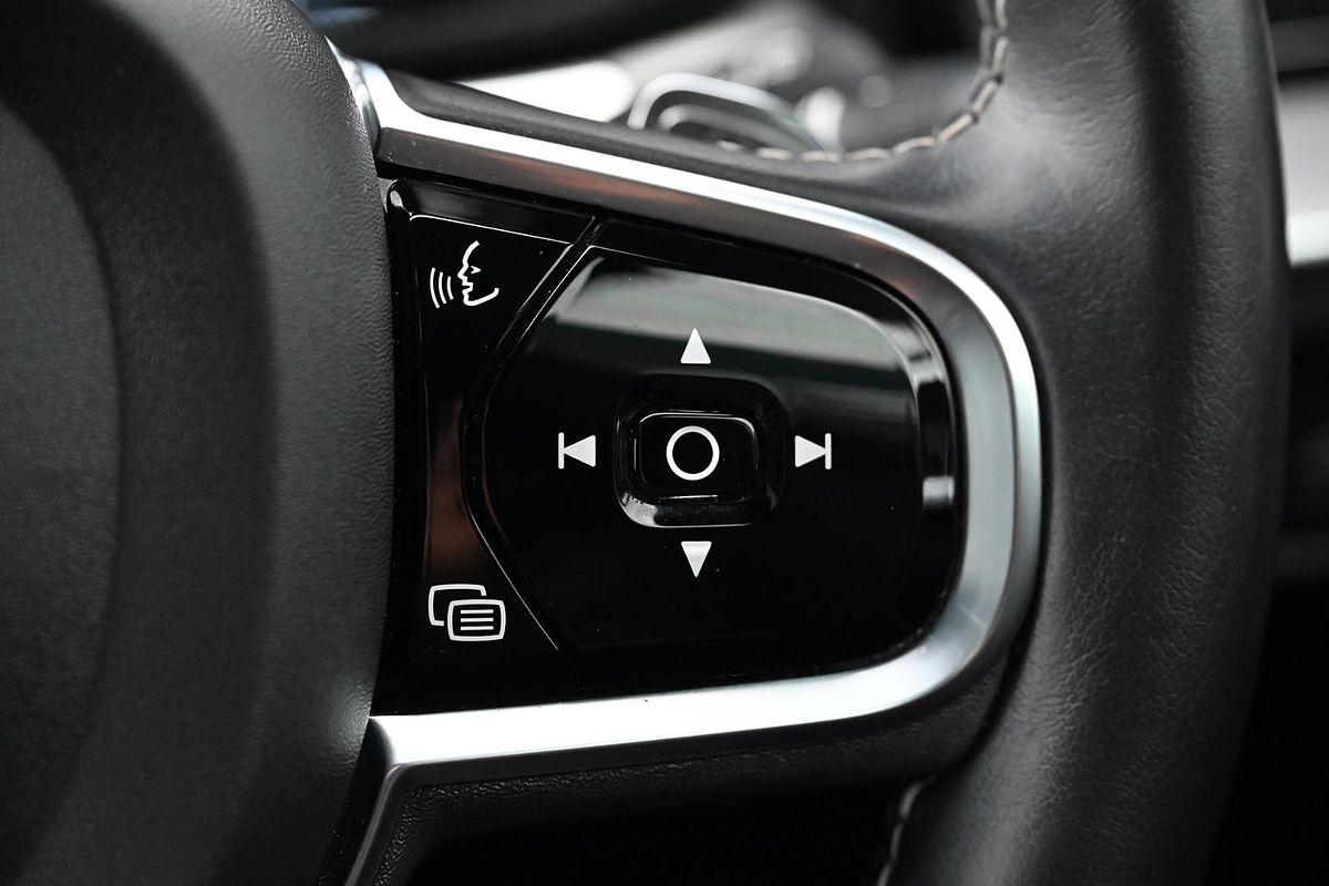 2020 Volvo XC60 T6 R-Design