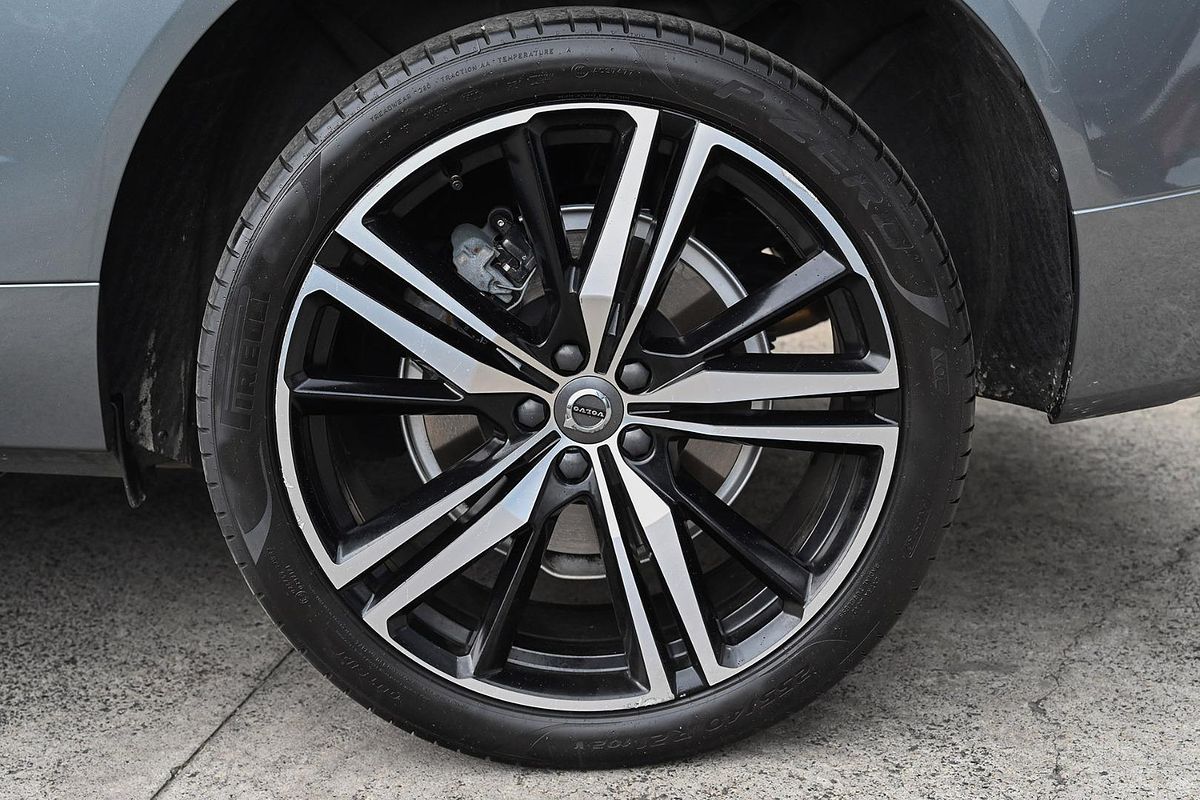2020 Volvo XC60 T6 R-Design