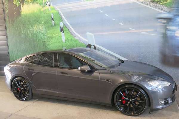 2015 Tesla MODEL S P85D