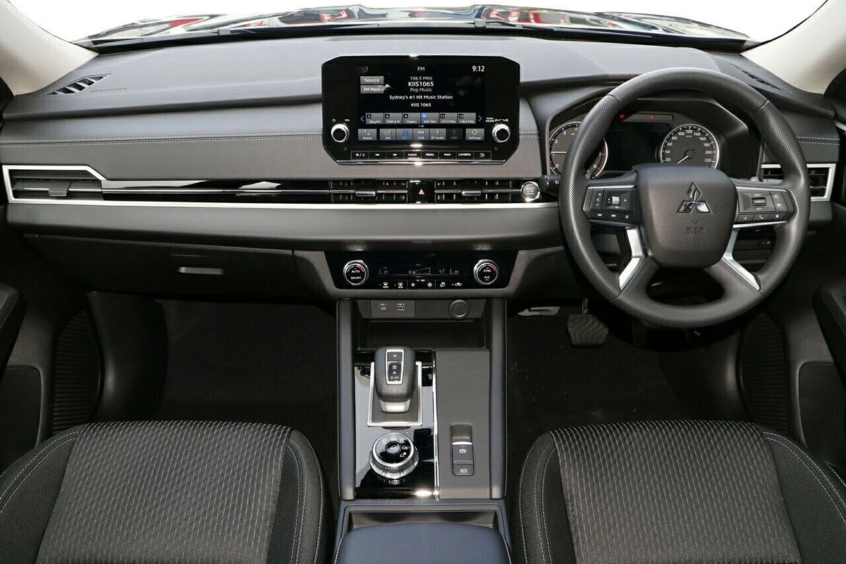 2024 Mitsubishi Outlander ES ZM