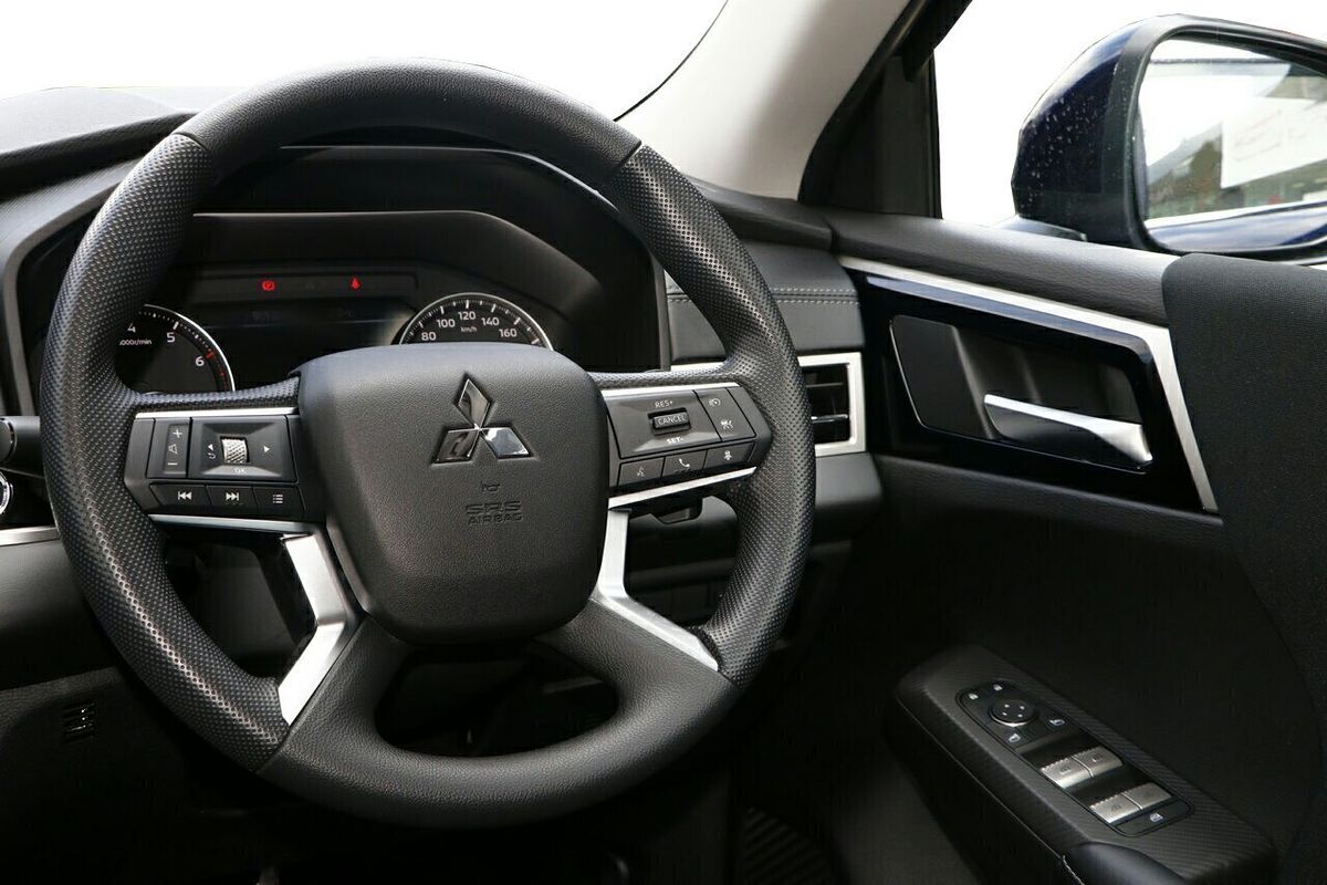 2024 Mitsubishi Outlander ES ZM