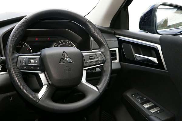 2024 Mitsubishi Outlander ES ZM