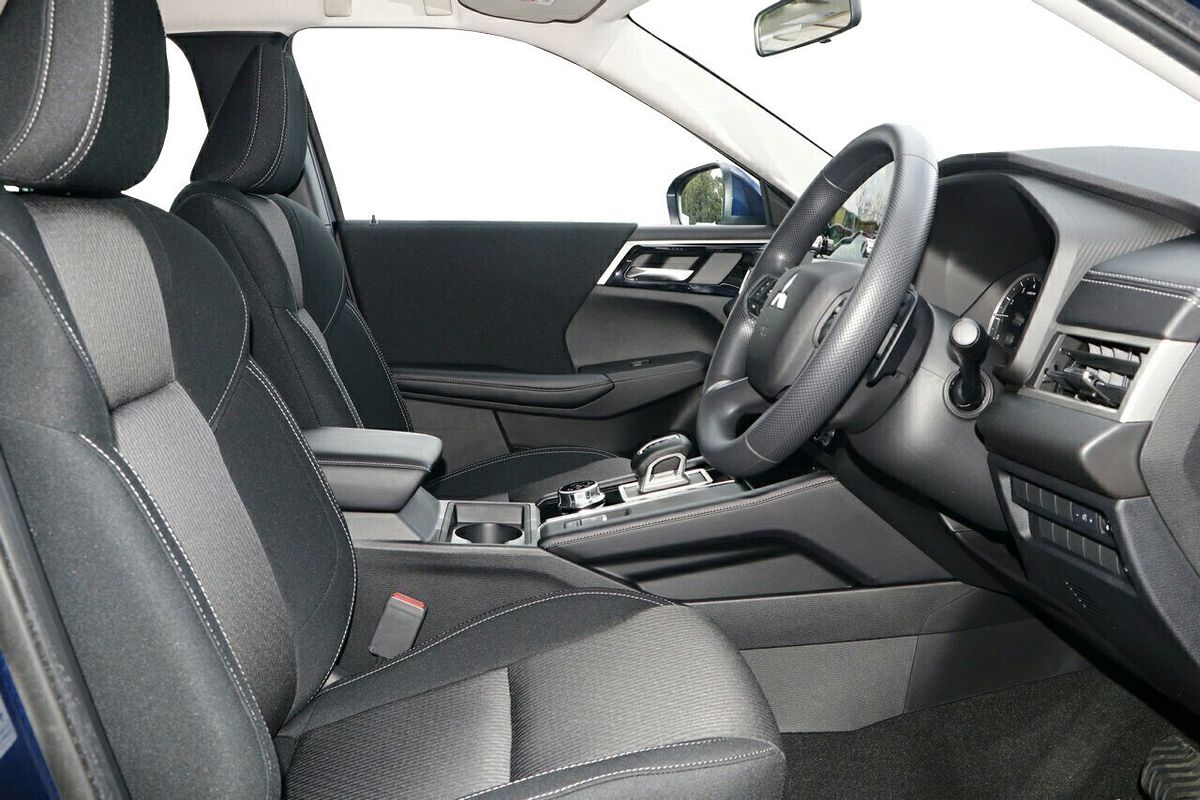 2024 Mitsubishi Outlander ES ZM