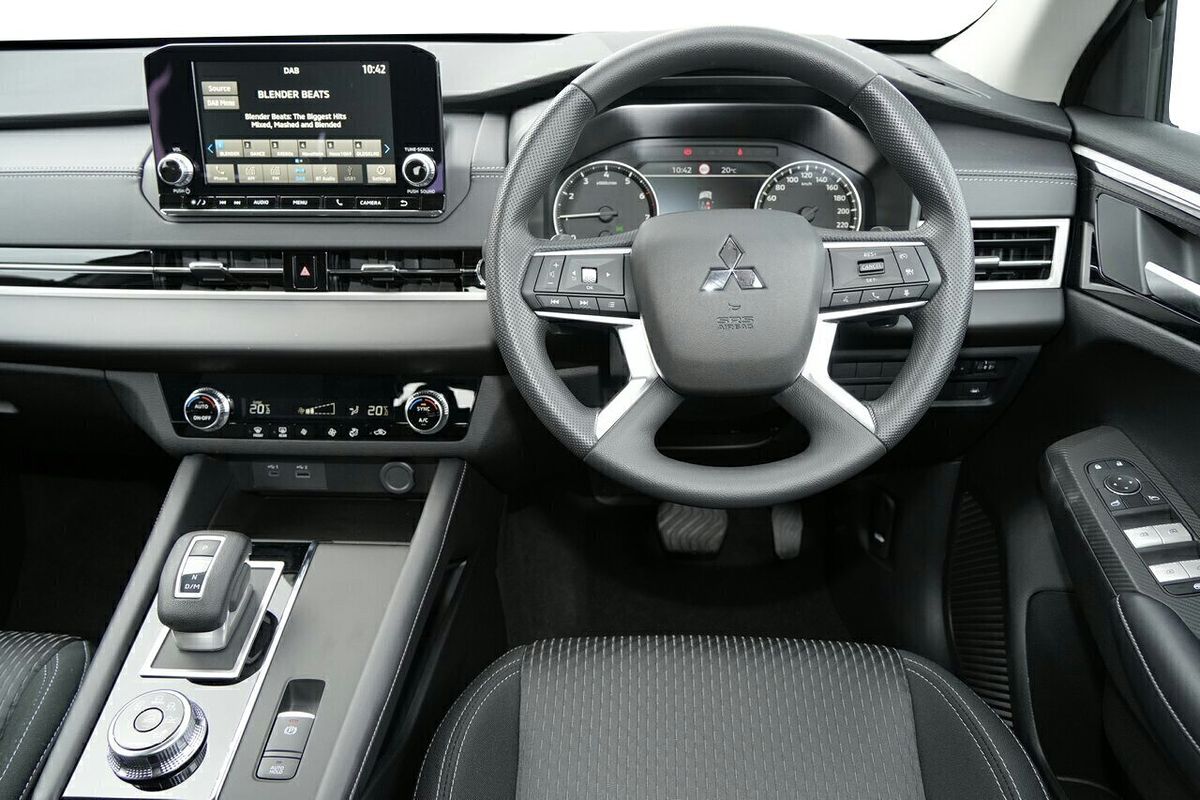 2024 Mitsubishi Outlander ES ZM