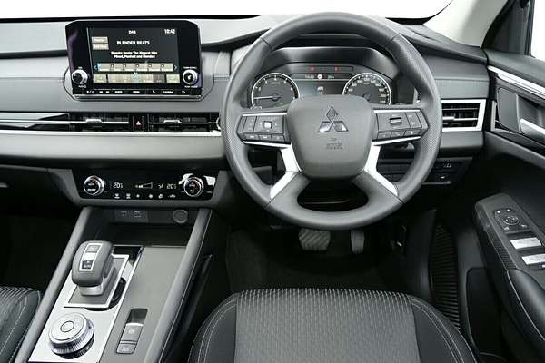 2024 Mitsubishi Outlander ES ZM
