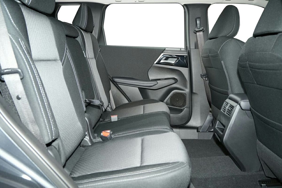 2024 Mitsubishi Outlander ES ZM