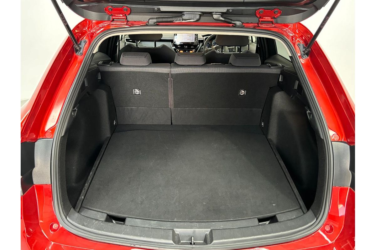 2019 Toyota Corolla Touring Hybrid Touring Hybrid S ZWE211