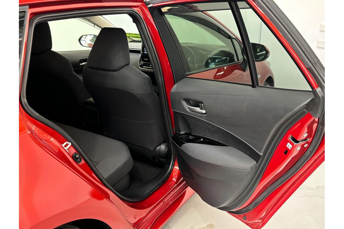 2019 Toyota Corolla Touring Hybrid Touring Hybrid S ZWE211