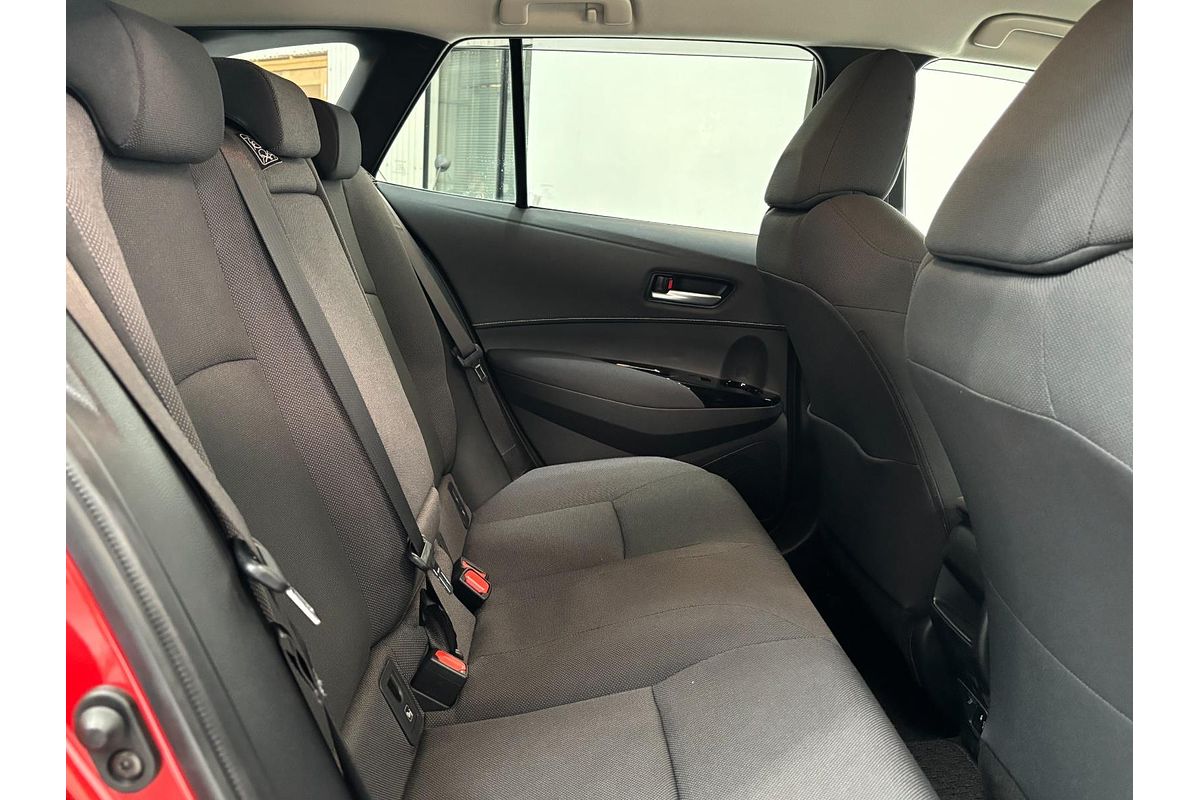 2019 Toyota Corolla Touring Hybrid Touring Hybrid S ZWE211