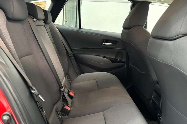 2019 Toyota Corolla Touring Hybrid Touring Hybrid S ZWE211