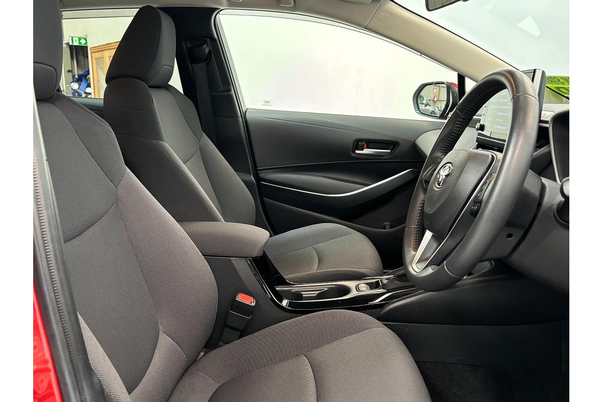 2019 Toyota Corolla Touring Hybrid Touring Hybrid S ZWE211