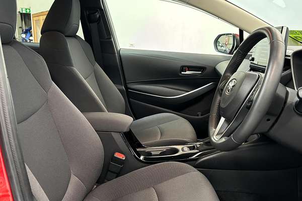 2019 Toyota Corolla Touring Hybrid Touring Hybrid S ZWE211