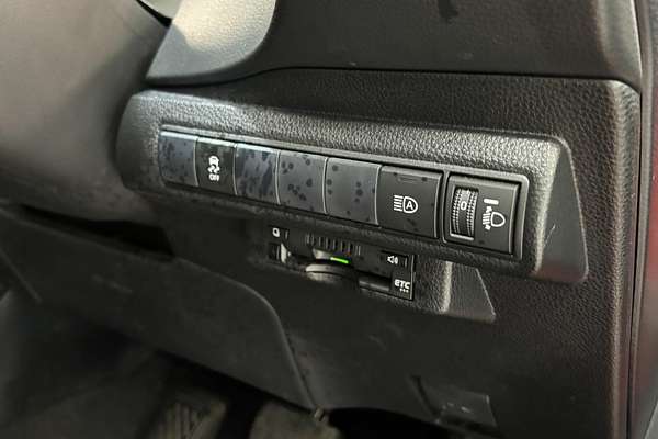 2019 Toyota Corolla Touring Hybrid Touring Hybrid S ZWE211