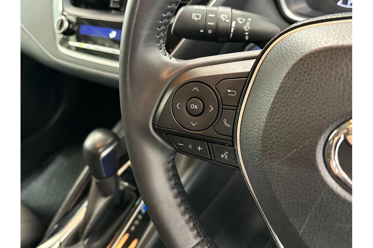 2019 Toyota Corolla Touring Hybrid Touring Hybrid S ZWE211