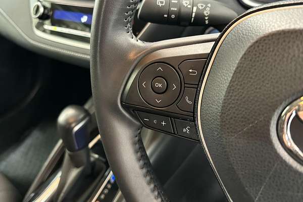 2019 Toyota Corolla Touring Hybrid Touring Hybrid S ZWE211
