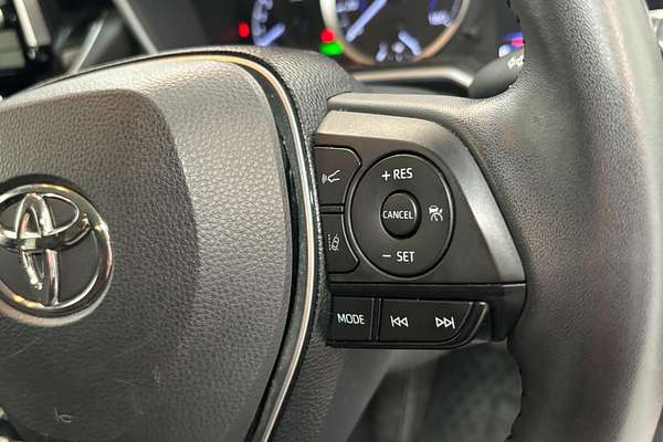 2019 Toyota Corolla Touring Hybrid Touring Hybrid S ZWE211