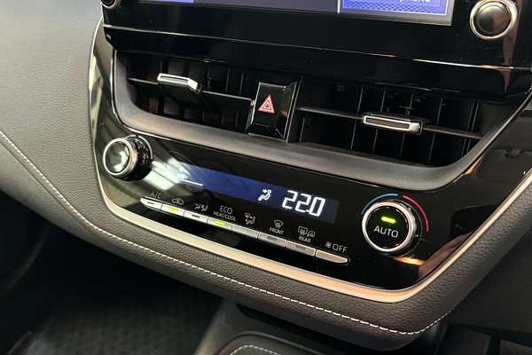 2019 Toyota Corolla Touring Hybrid Touring Hybrid S ZWE211