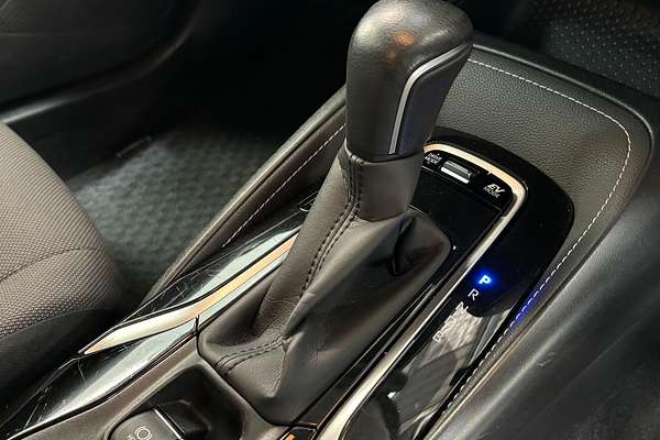 2019 Toyota Corolla Touring Hybrid Touring Hybrid S ZWE211