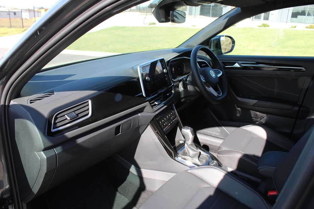 2024 Volkswagen T-Roc 140TSI R-Line D11