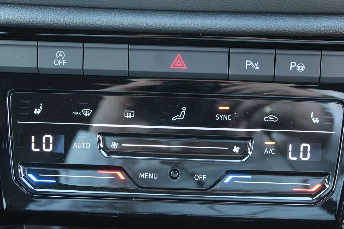 2024 Volkswagen T-Roc 140TSI R-Line D11