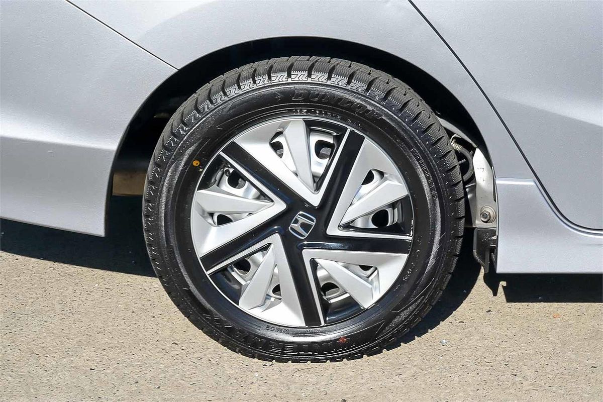 2019 Honda Shuttle Hybrid Honda L Sensing GP7