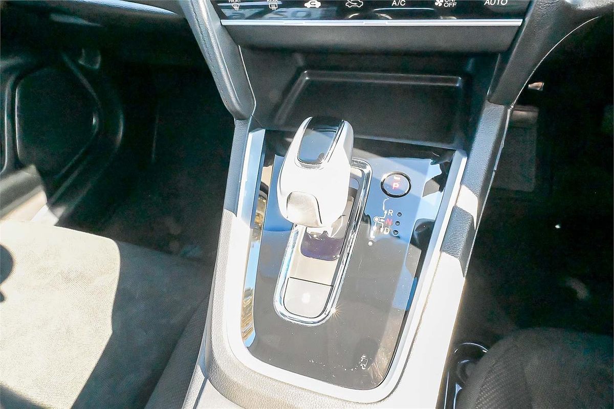 2019 Honda Shuttle Hybrid Honda L Sensing GP7