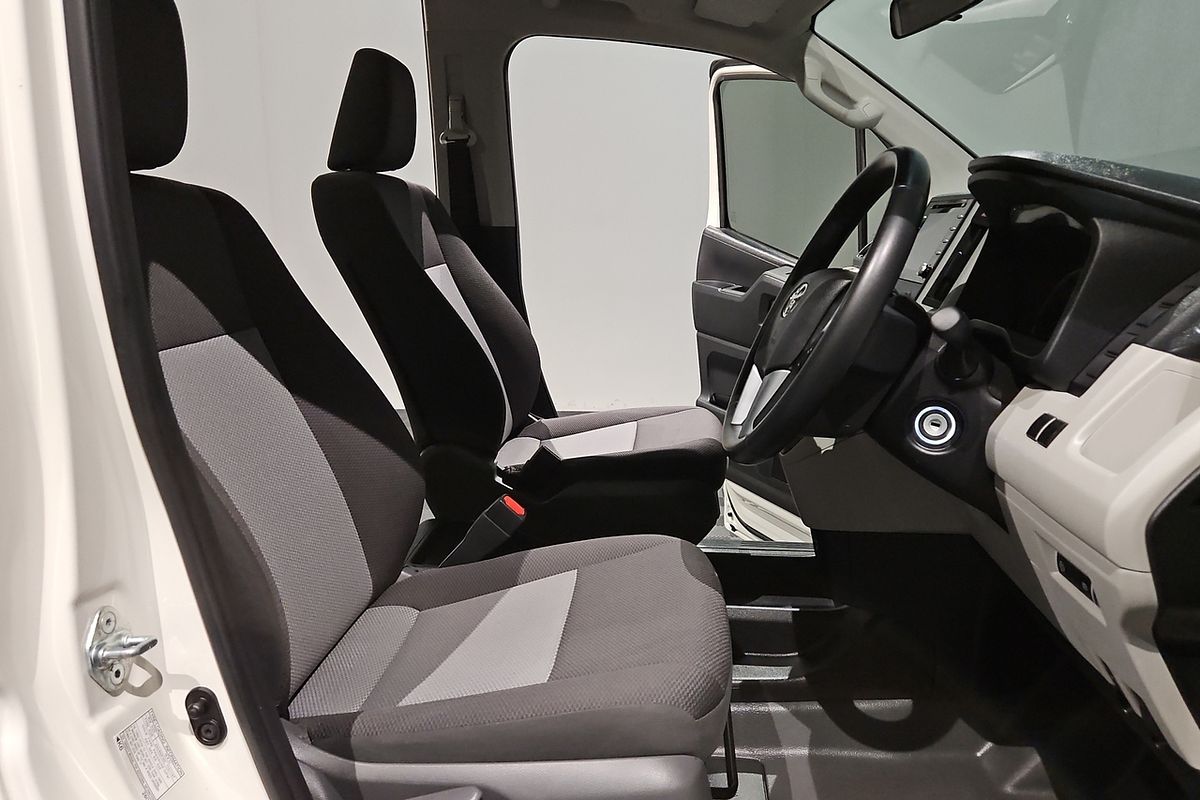 2020 Toyota Hiace Commuter in White Used Bus Acacia Ridge QLD