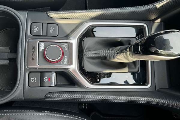 2022 Subaru Forester Hybrid S S5