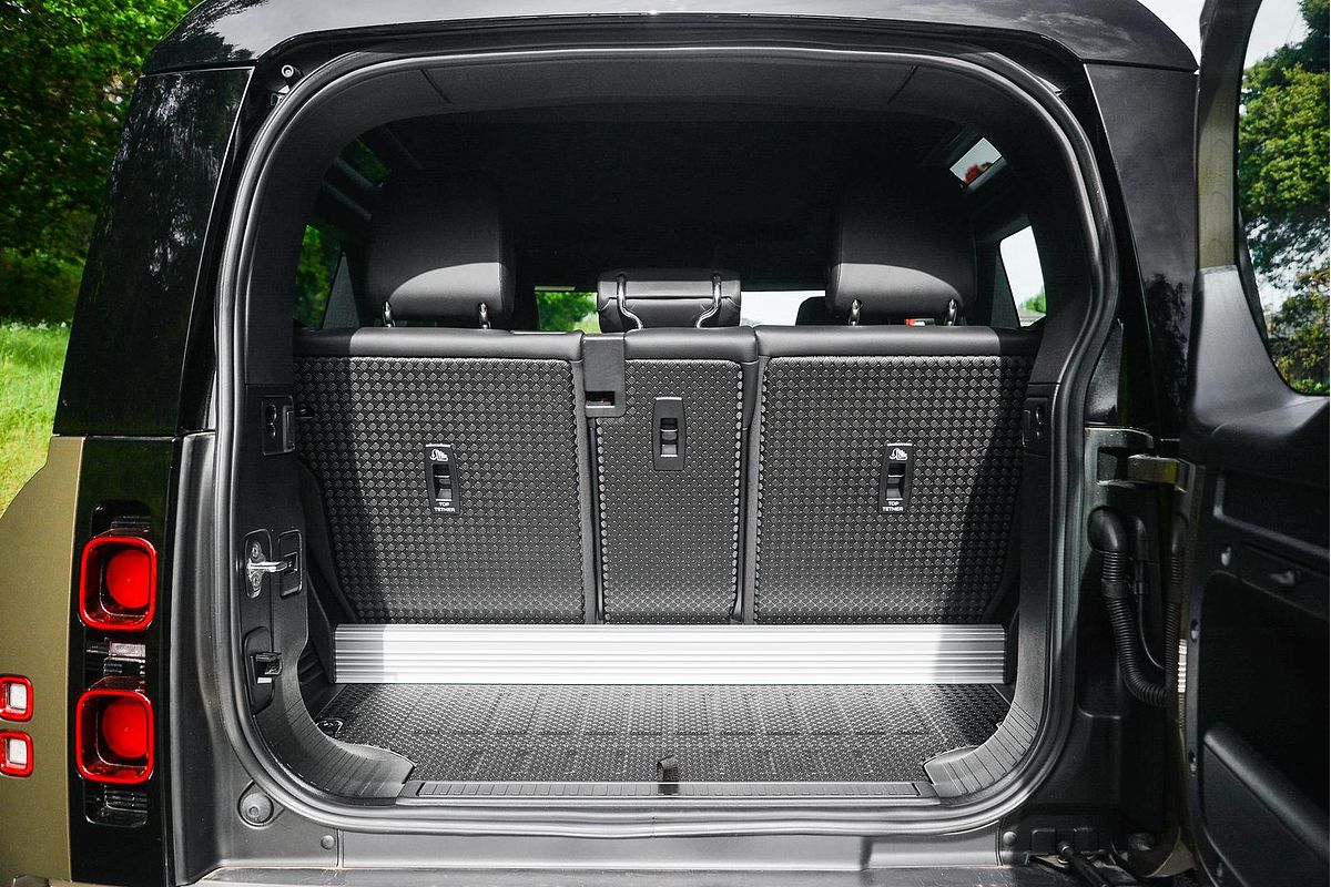 2023 Land Rover Defender 90 D250 S L663