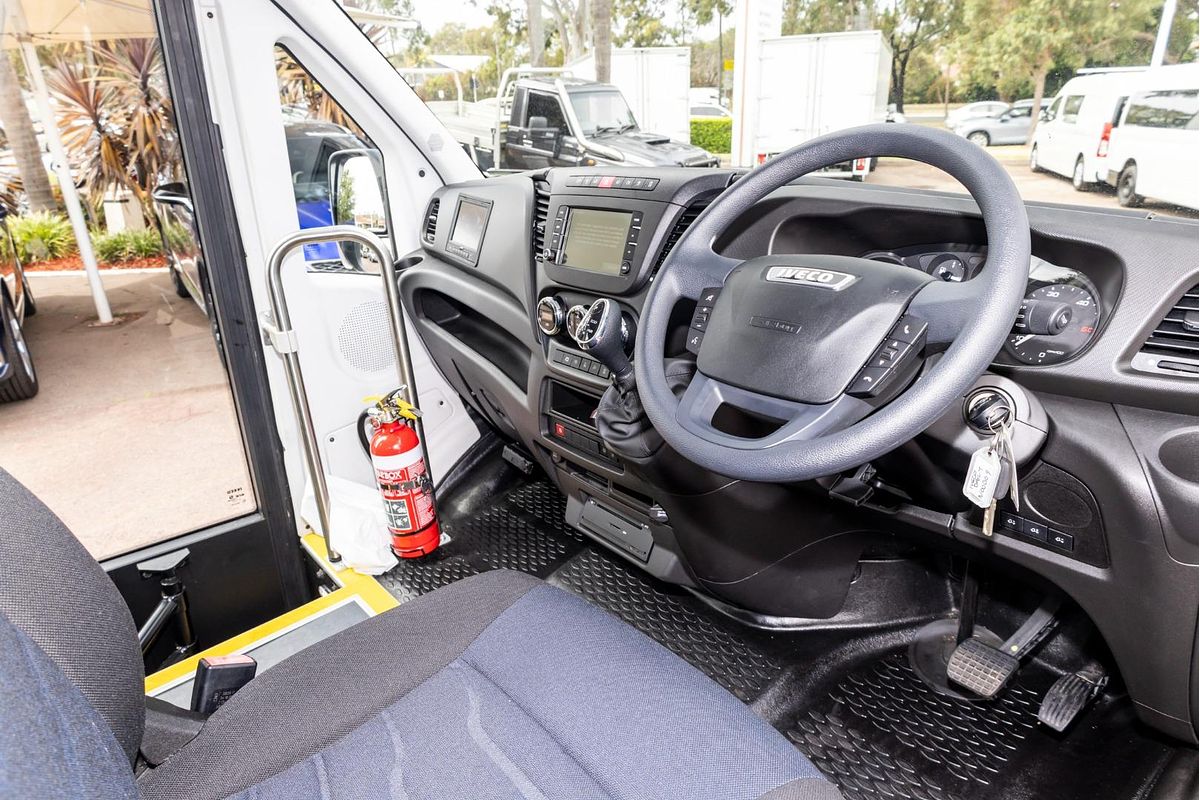 2021 Iveco Daily Minibus Shuttle 16