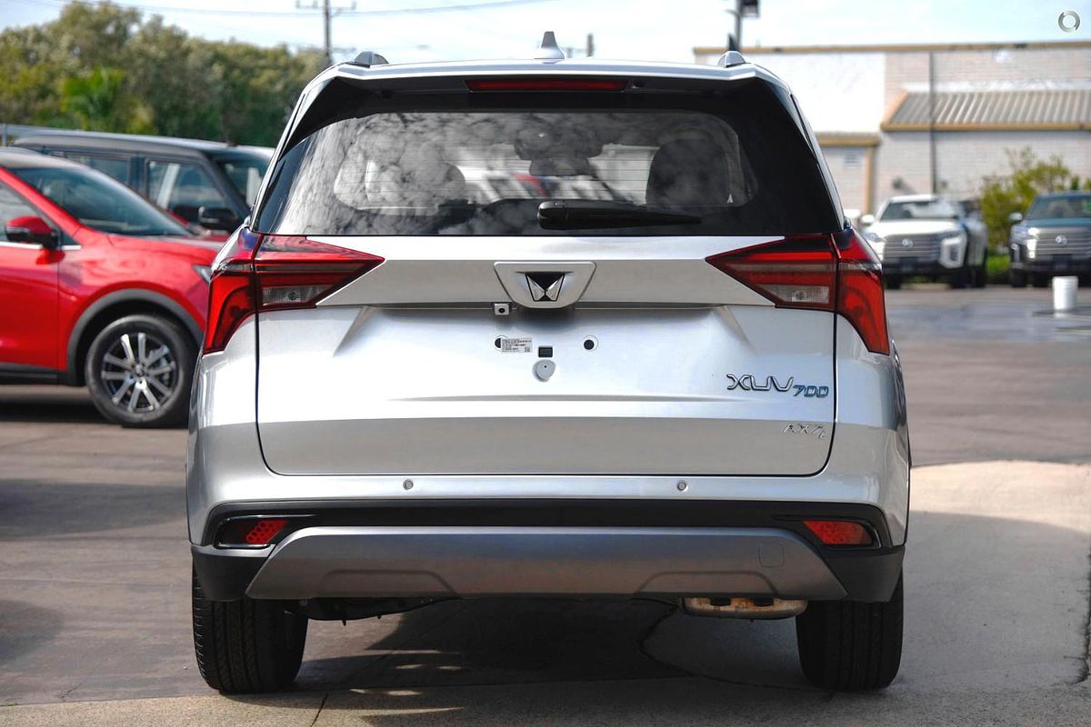 2023 Mahindra XUV700 AX7