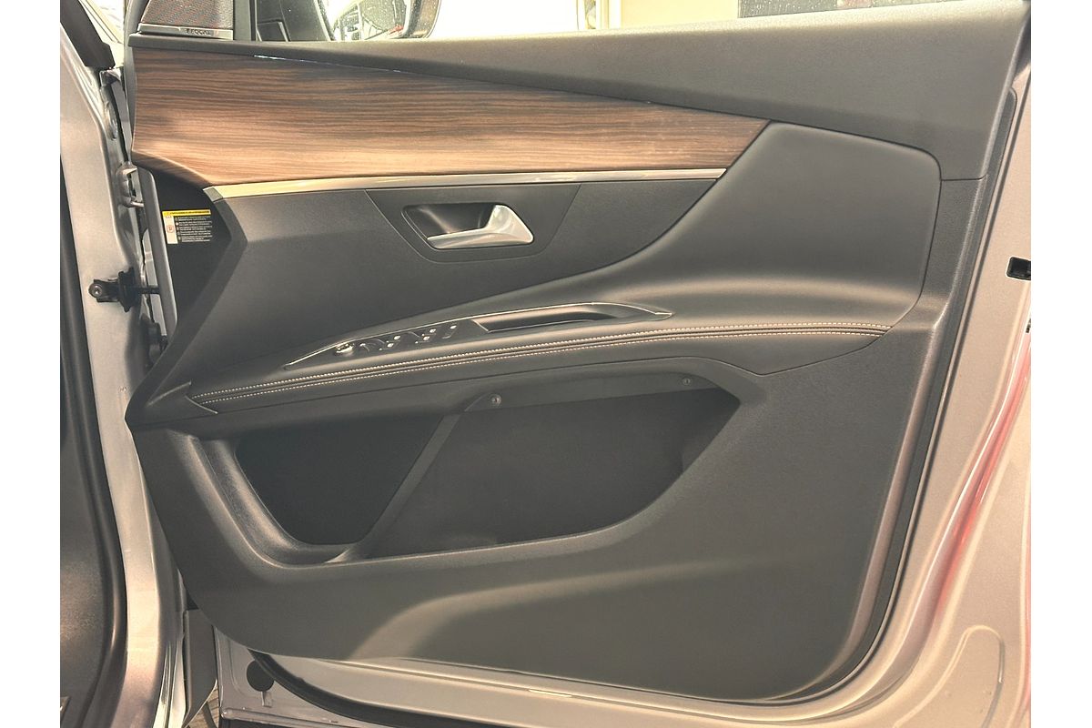 2022 Peugeot 5008 GT P87