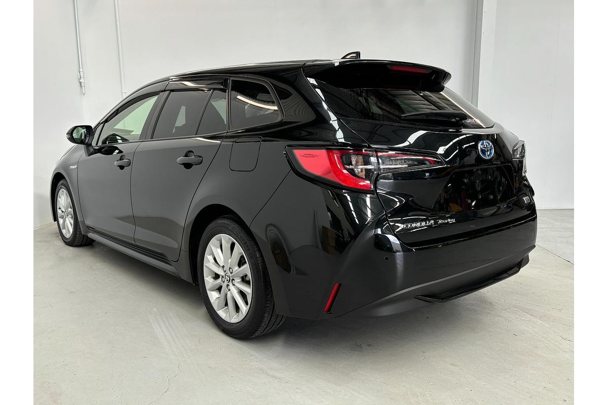2019 Toyota Corolla Touring Hybrid Touring Hybrid S ZWE211