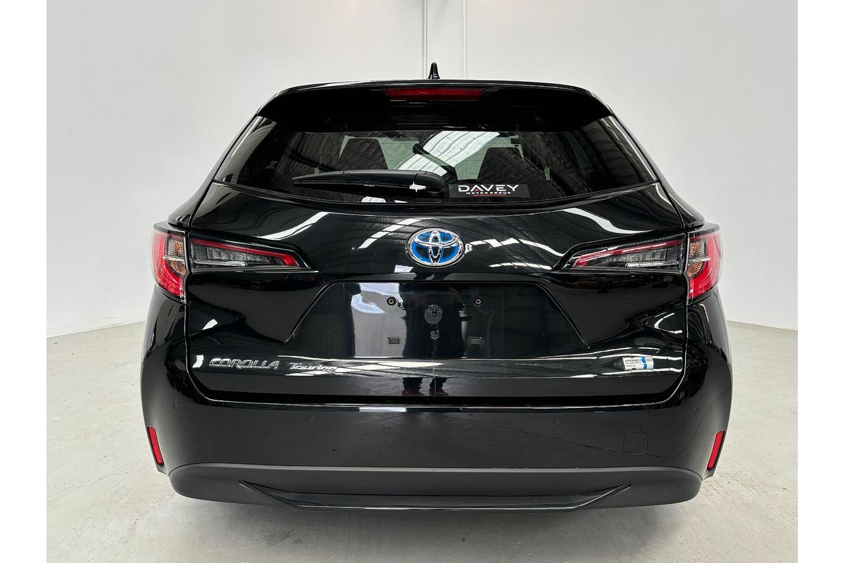 2019 Toyota Corolla Touring Hybrid Touring Hybrid S ZWE211
