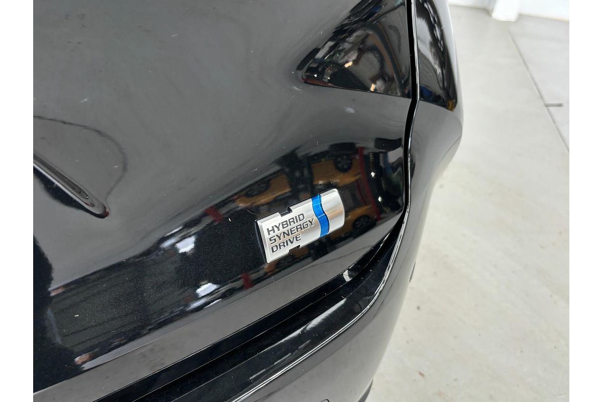2019 Toyota Corolla Touring Hybrid Touring Hybrid S ZWE211