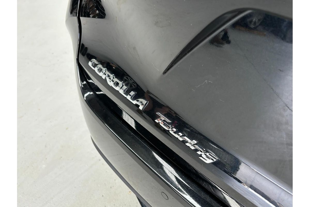 2019 Toyota Corolla Touring Hybrid Touring Hybrid S ZWE211