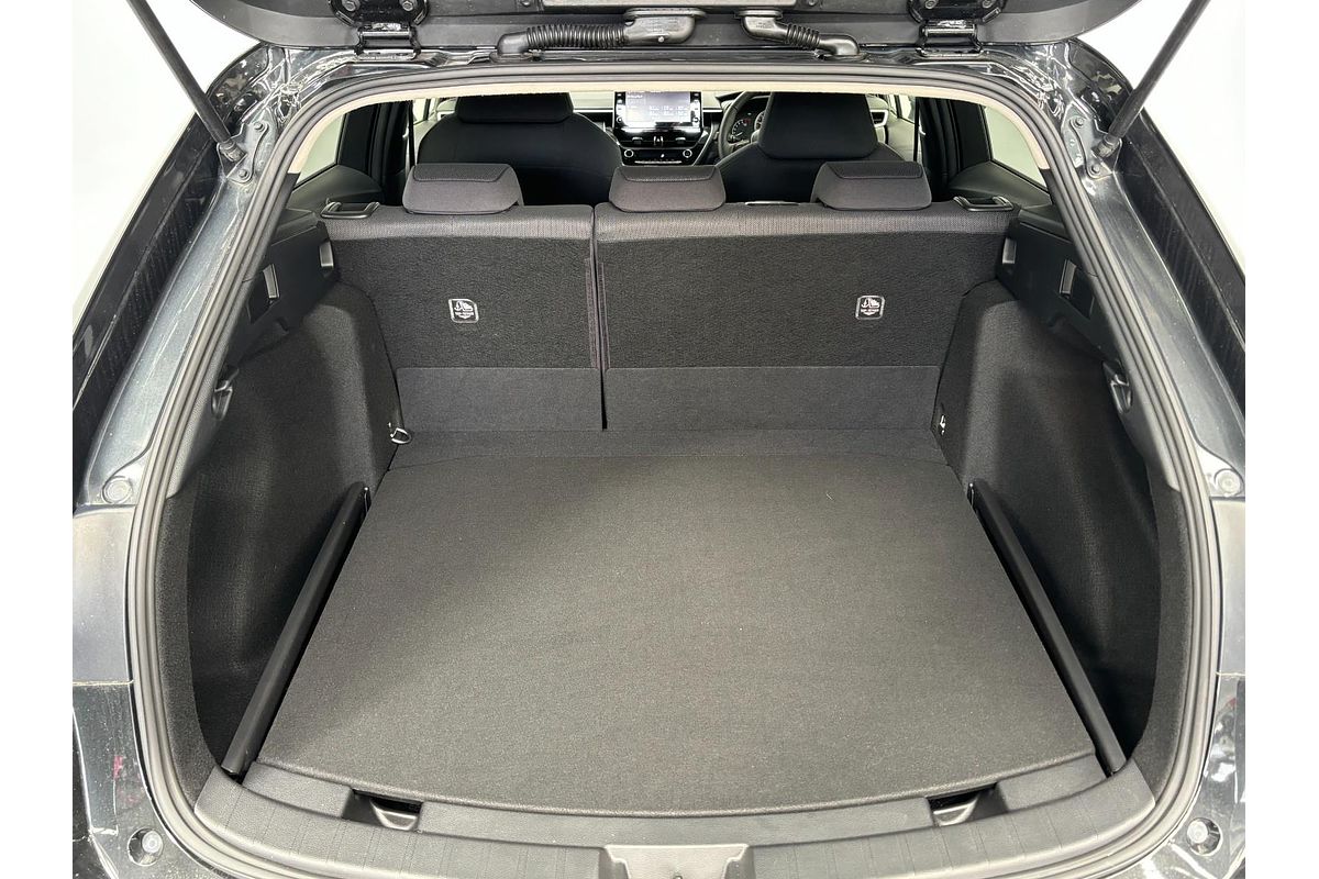 2019 Toyota Corolla Touring Hybrid Touring Hybrid S ZWE211
