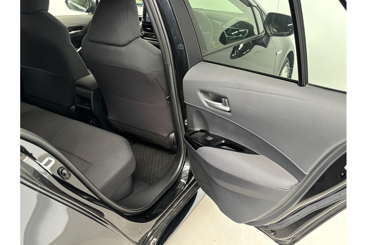 2019 Toyota Corolla Touring Hybrid Touring Hybrid S ZWE211