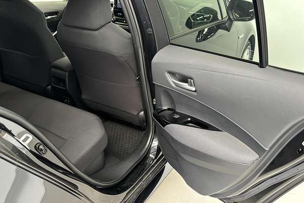 2019 Toyota Corolla Touring Hybrid Touring Hybrid S ZWE211