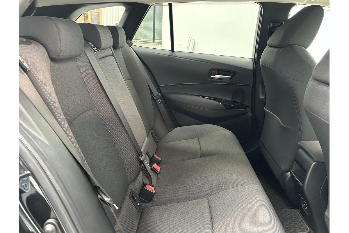 2019 Toyota Corolla Touring Hybrid Touring Hybrid S ZWE211