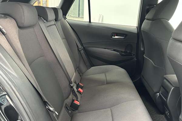 2019 Toyota Corolla Touring Hybrid Touring Hybrid S ZWE211