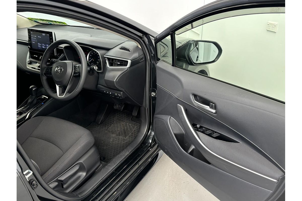2019 Toyota Corolla Touring Hybrid Touring Hybrid S ZWE211