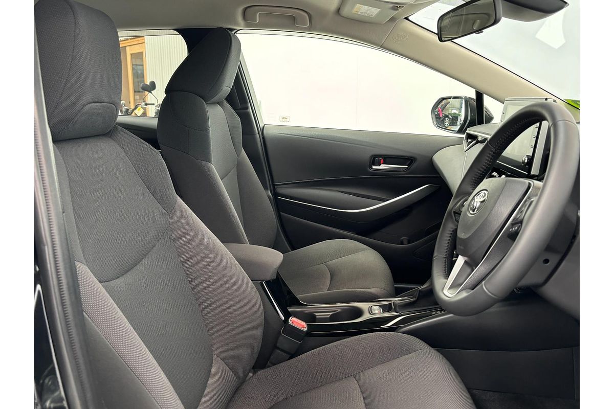 2019 Toyota Corolla Touring Hybrid Touring Hybrid S ZWE211