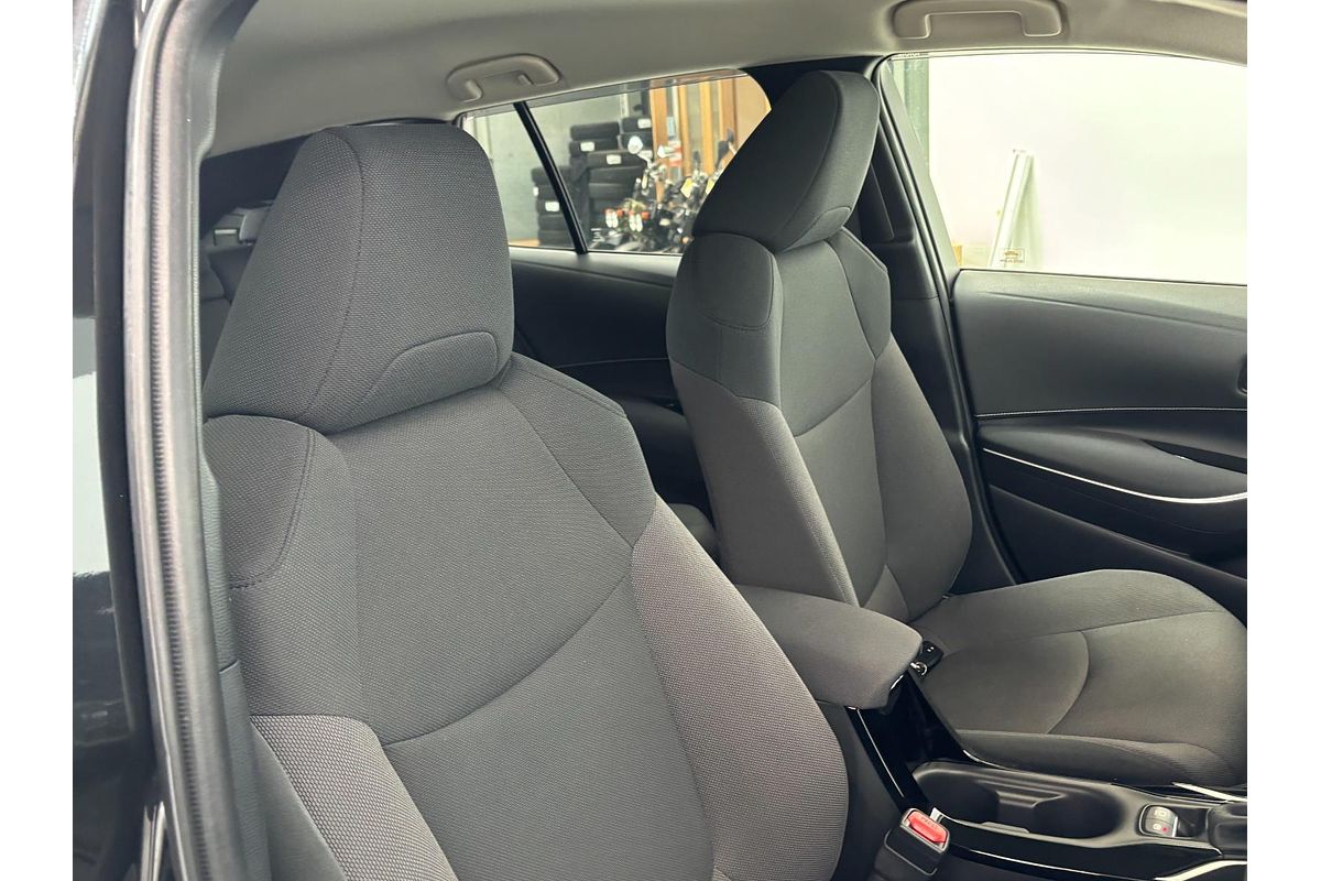 2019 Toyota Corolla Touring Hybrid Touring Hybrid S ZWE211