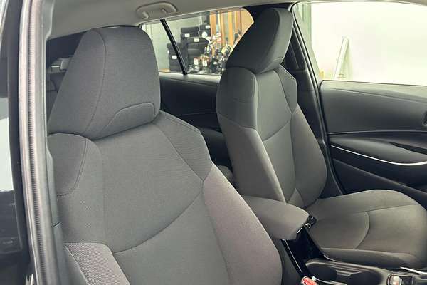 2019 Toyota Corolla Touring Hybrid Touring Hybrid S ZWE211