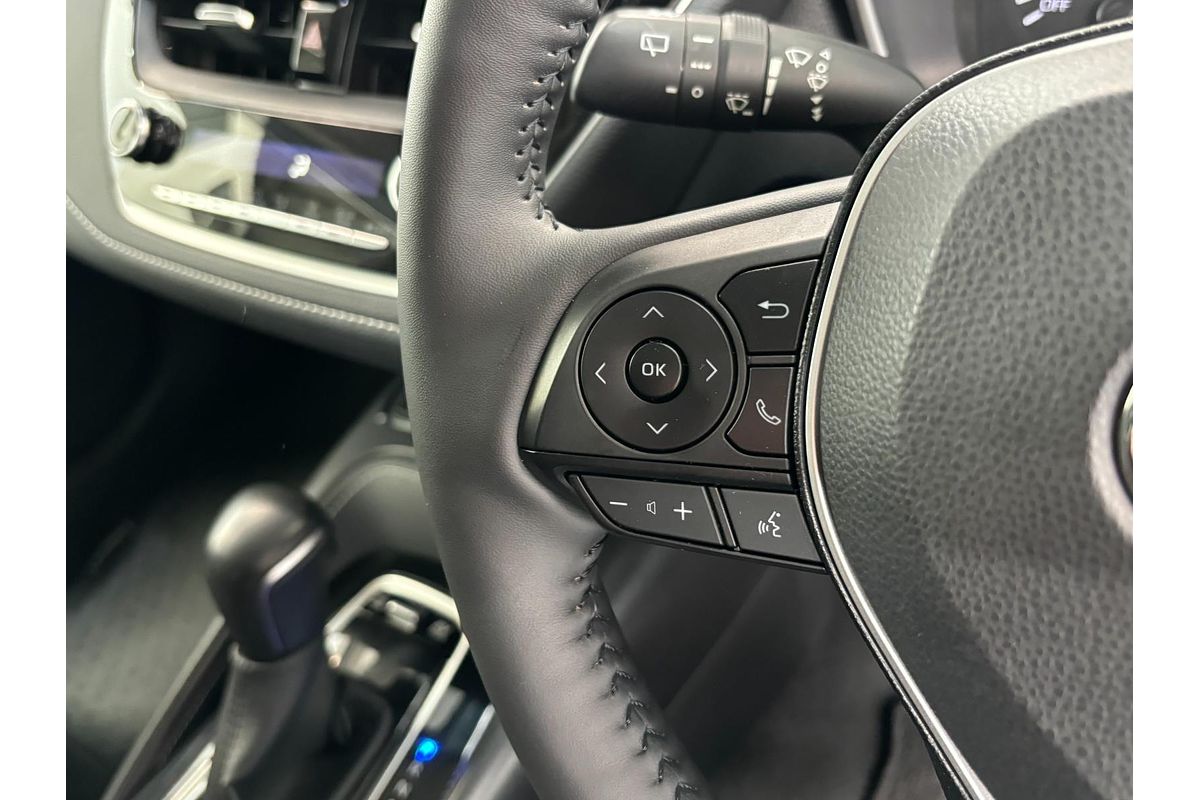 2019 Toyota Corolla Touring Hybrid Touring Hybrid S ZWE211